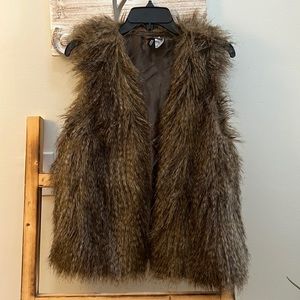 H&M faux fur brown vest